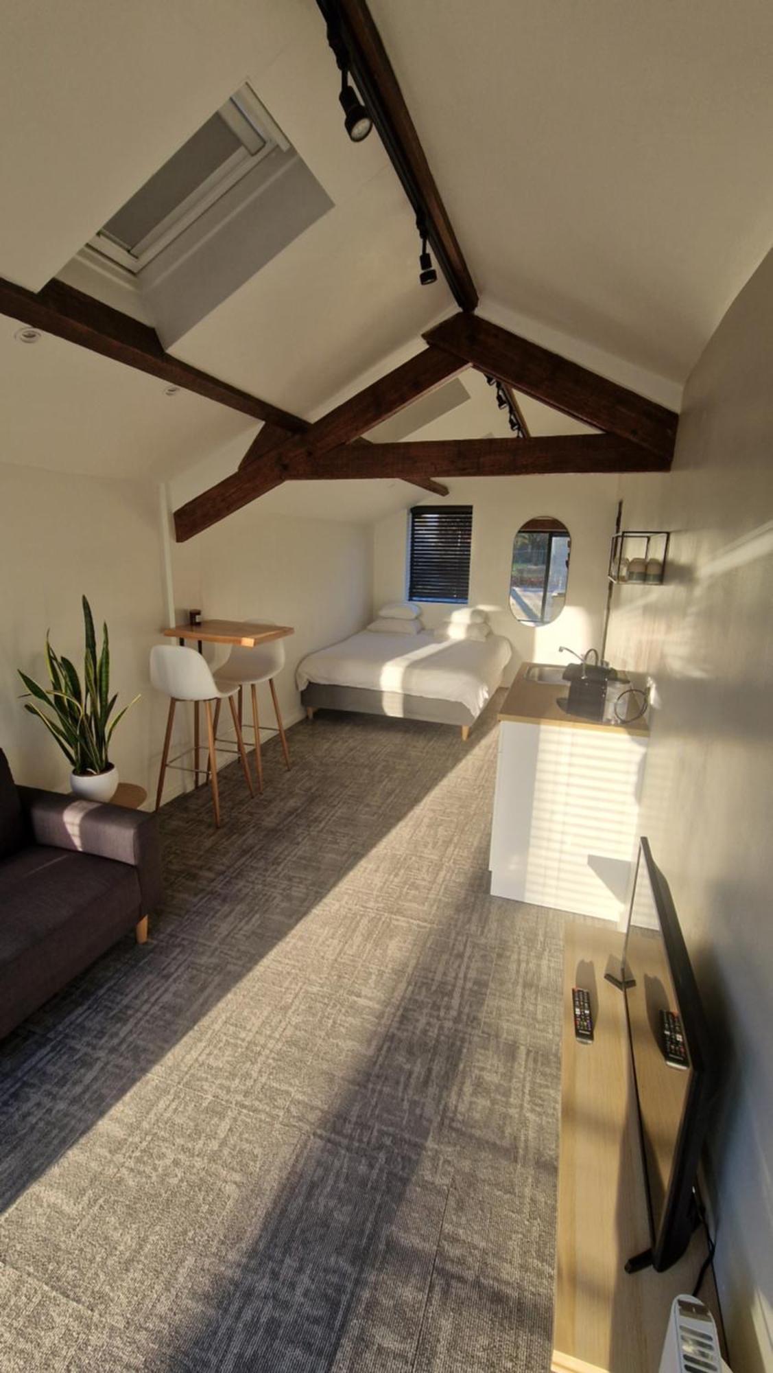 Apartment 21 *