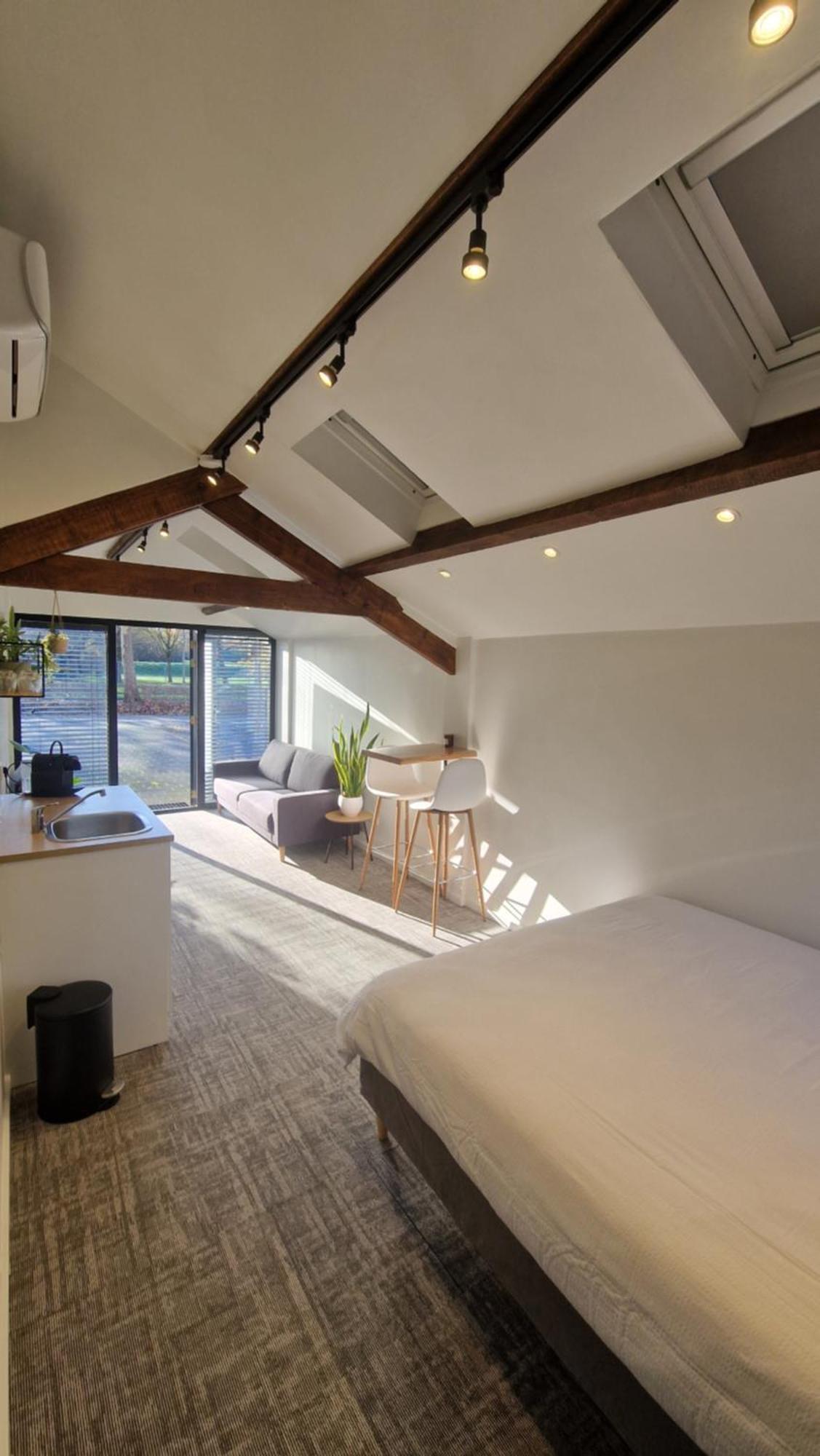 21 Apartment *